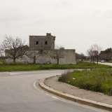 E� arrivato ora il momento di dirigerci verso lo stadio, l� dove di fronte ai parcheggi della tribuna est troviamo il primo degli storici edifici abbandonati presenti in zona: � la masseria Alberotanza
